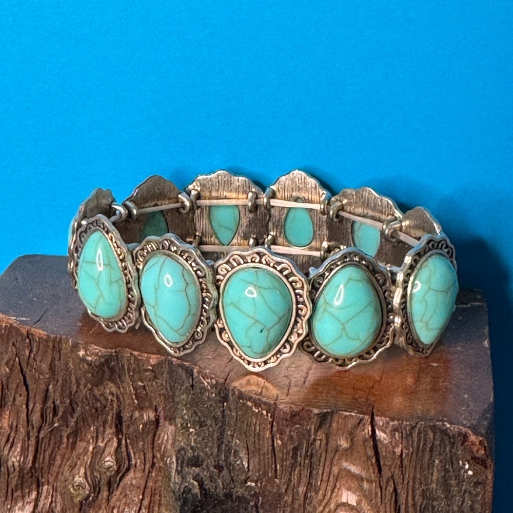 NEW Turquoise and Silver Stretch Bracelet * Costume